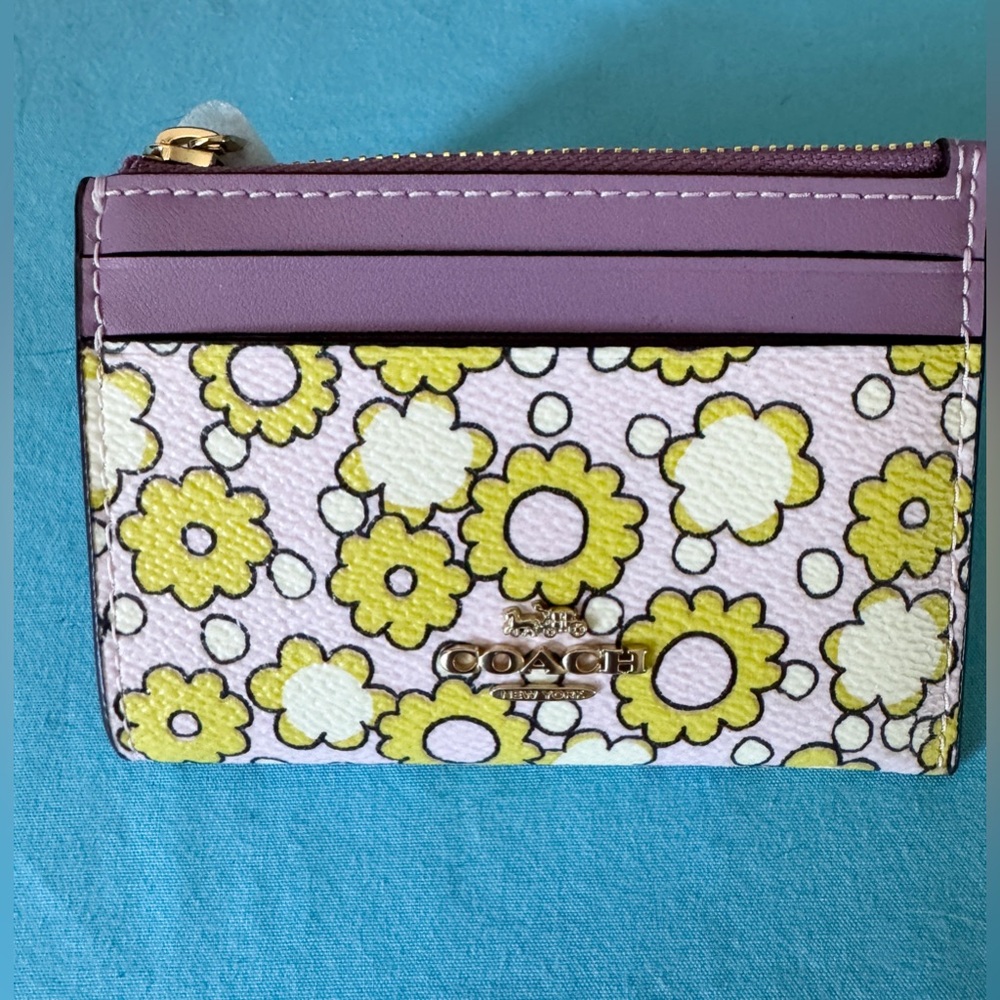 NWT Coach 2025 floral cardholder w/box - Picture 2 of 5